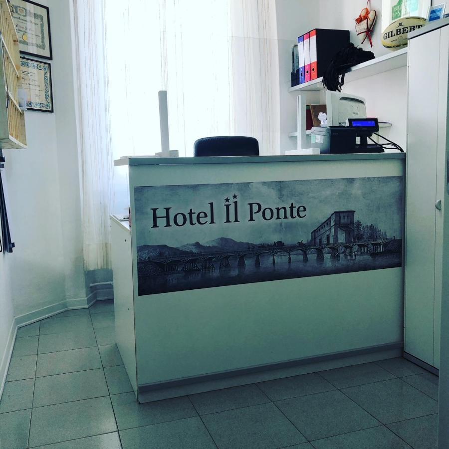 Hotel Il Ponte Cecina  Exteriör bild